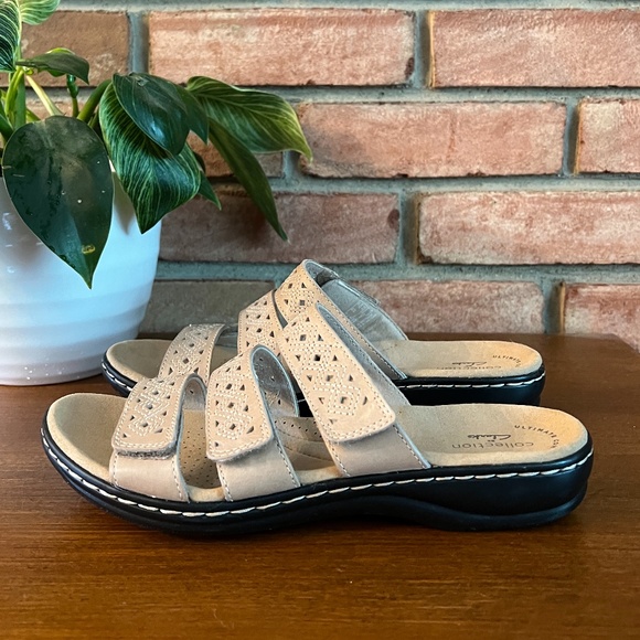 Ultimate Comfort Collection by Clarks Leisa Spice Sand Leather Slide On Sandal - Picture 3 of 9